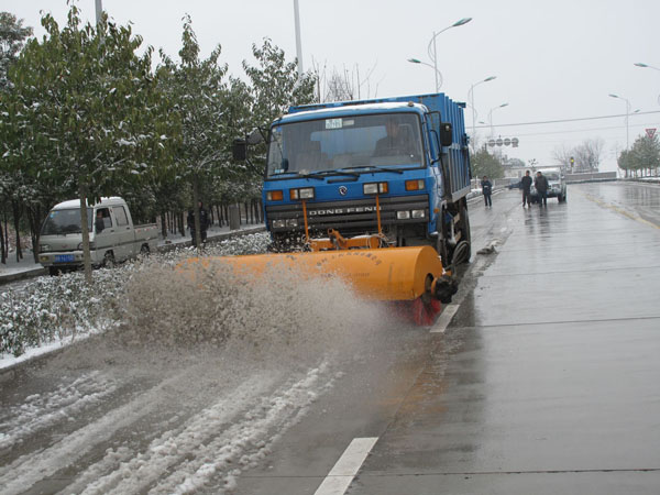 掃雪刷（shuā）